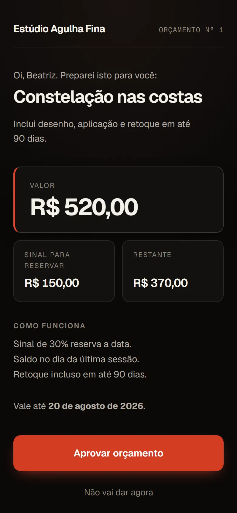 Orçamento aberto no celular do cliente, com valor, sinal, restante, condições e o botão de aprovar.