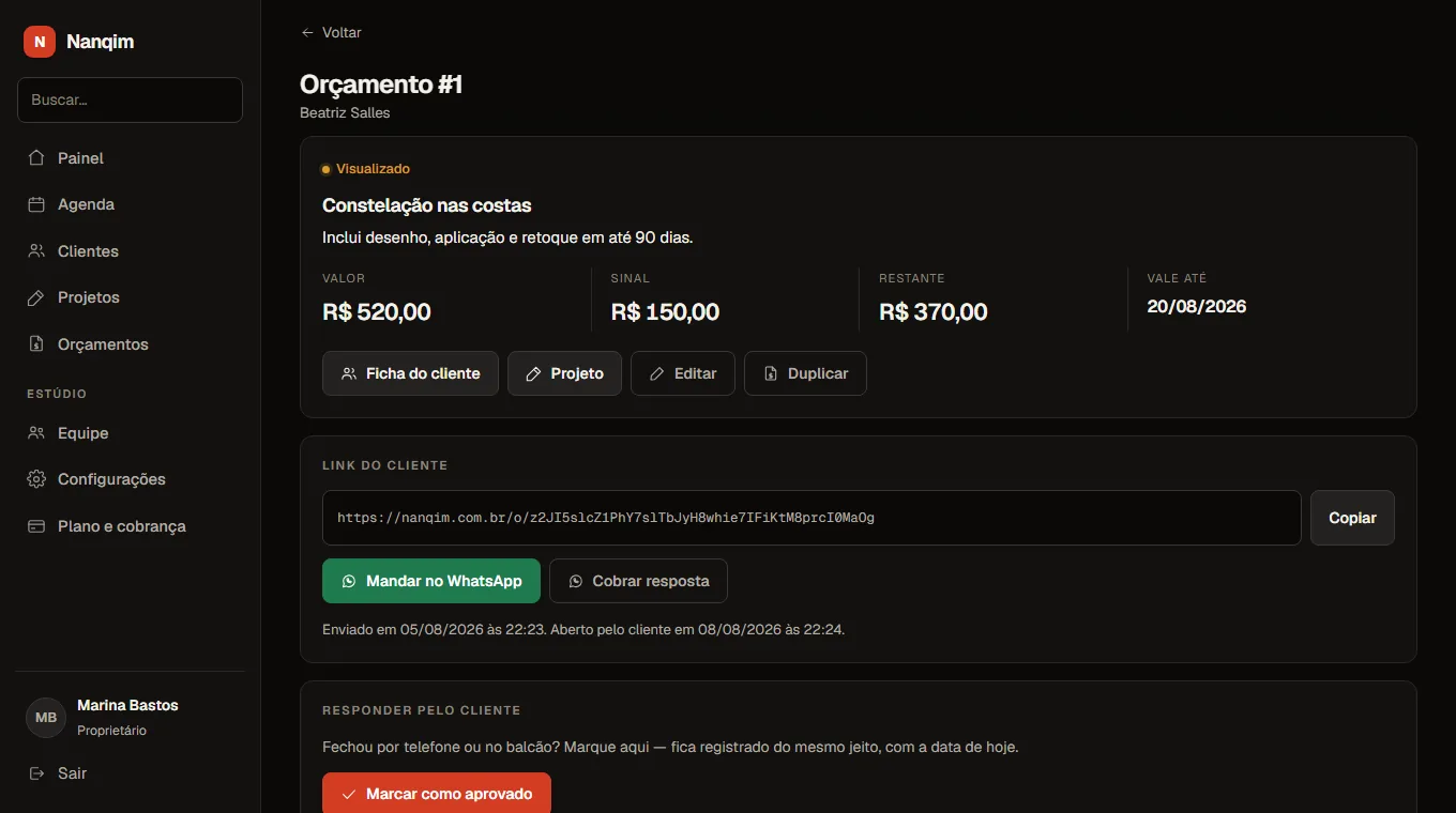 Orçamento visto pelo estúdio: situação visualizado, valor, sinal, restante, validade, o link do cliente com botão de copiar e o atalho para mandar no WhatsApp.